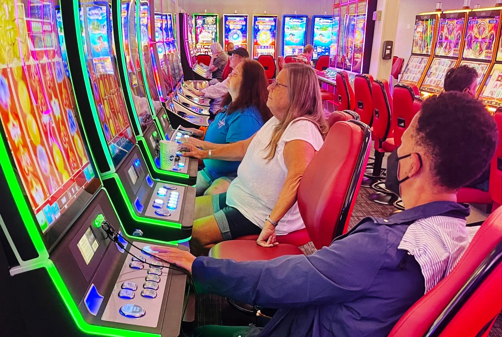 Ideas for Playing Slot Machines Online Inside of Live Casinos
